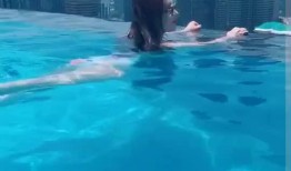 游泳池网红爆料视频播放,揭秘网红圈幕后故事